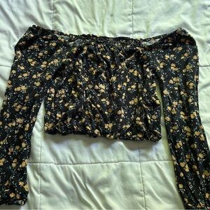 Cropped off-the shoulder floral top